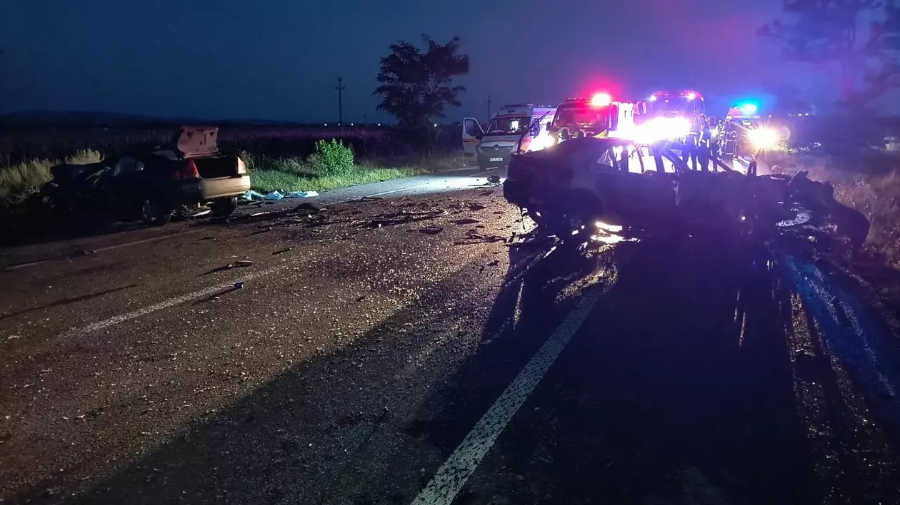 Doi tineri au murit pe loc și alți doi au fost răniți într-un accident grav pe DN2, în județul Bacău