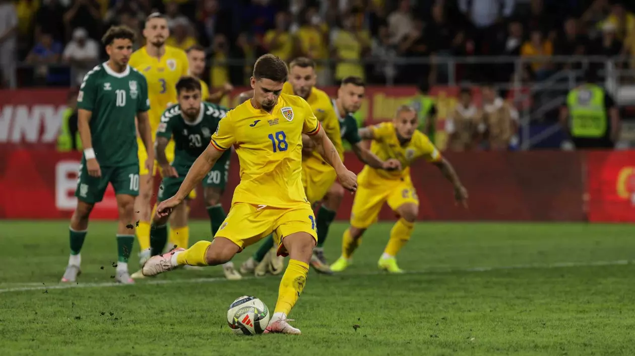 România a învins Lituania cu 3-1, în Liga Națiunilor. În imagine, golul marcat din penalty pe final de meci de Răzvan Marin. Foto: Vlad Chirea / Libertatea