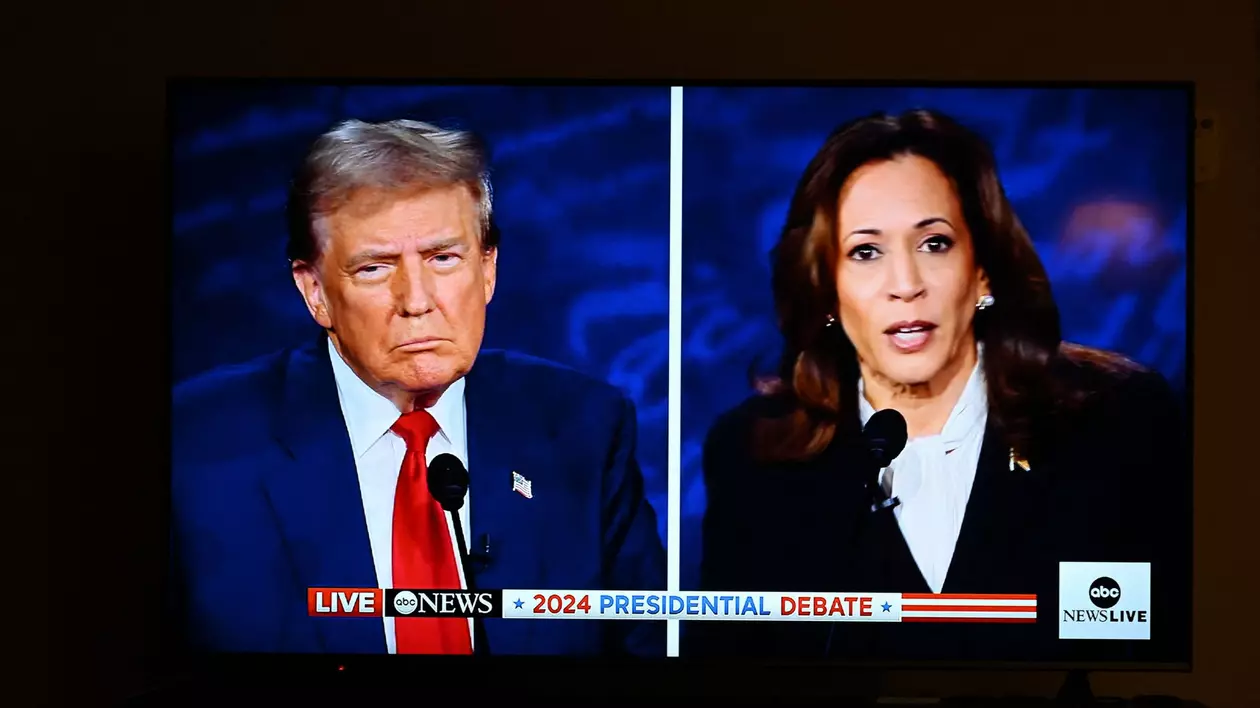 Donald Trump și Kamala Harris în timpul dezbaterii televizate de ABC Foto: Hepta