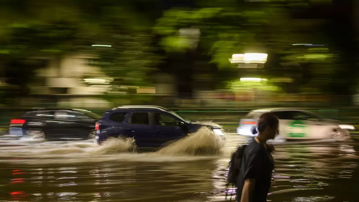 Val de glume pe internet după „apocalipsa meteo” anunțată de autorități: În Londra, ea i-ar fi spus lui: „darling, what a sunny day"
