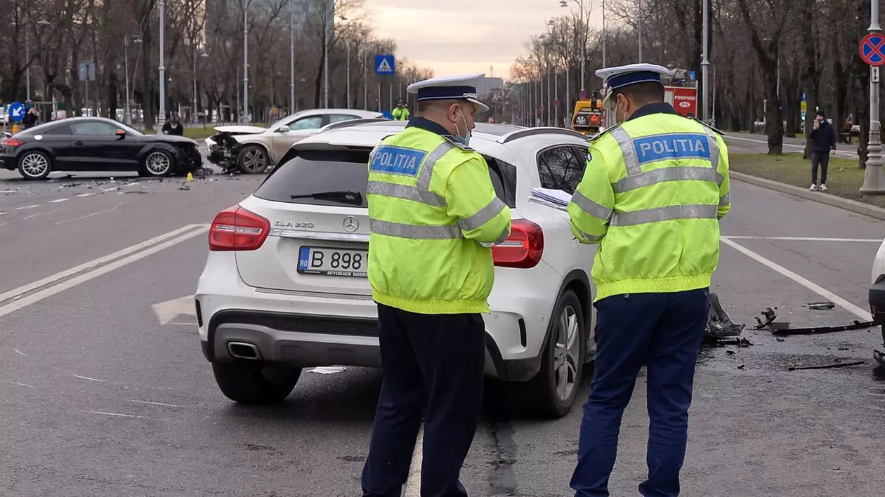 Fotografie ilustrativă cu polițiști din Brigada Rutieră: Hepta