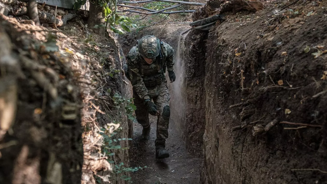 Peste un milion de ucraineni iau parte la război, unii din birouri departe de front. Sunt 19.000 de dezertori în armata ucraineană