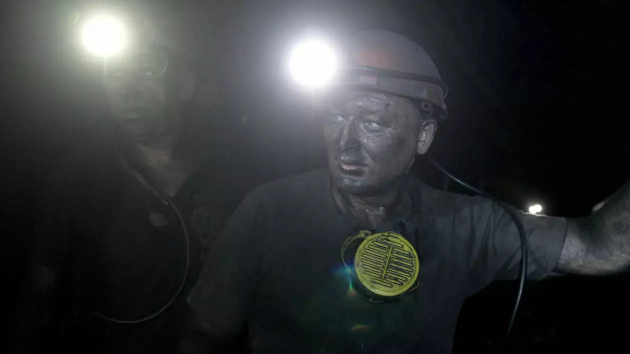 Un miner din Alba trăiește o dramă după ce pensia i-a fost redusă cu 5.800 de lei. „Am lucrat 40 de ani în minerit, dintre care 22 de subteran”