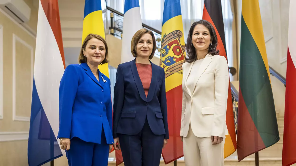 Maia Sandu (centru), alături de Luminița Odobescu (stânga) și Annalena Baerbock Foto: Profimedia