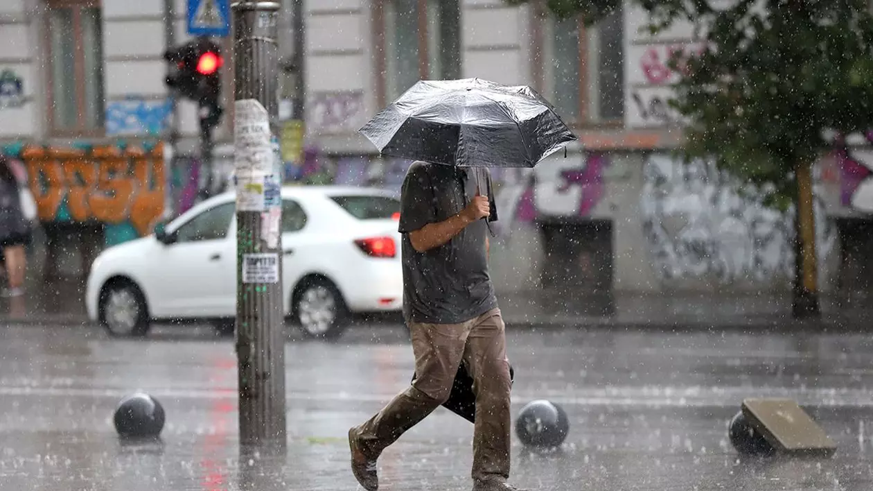 Cod galben de ploi în București și 20 de județe. Harta zonelor vizate de atenționarea meteo