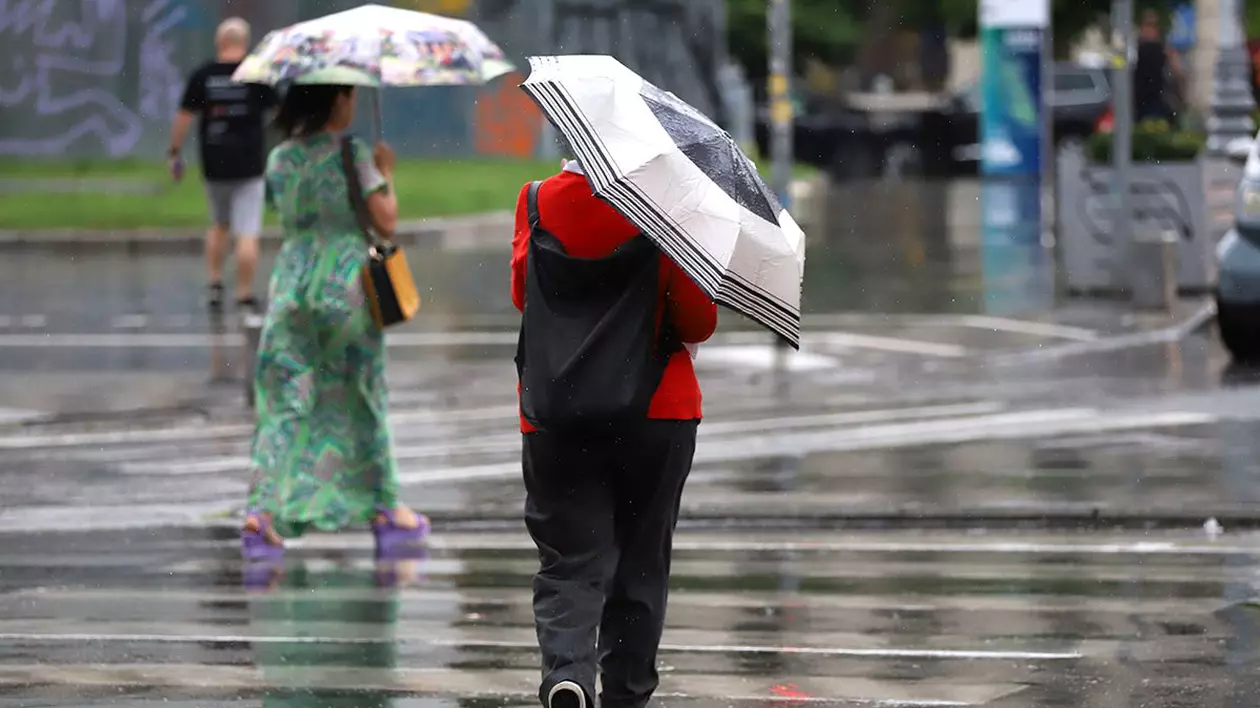 Prognoza meteo. Cod galben de ploi în mai multe judeţe din ţară. Cum va fi vremea la Bucureşti