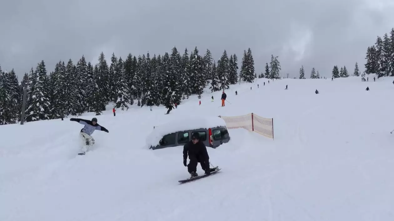 Logan blocat în zăpada de un metru, în prima zi de schi pe o pârtie din Austria | FOTO & VIDEO