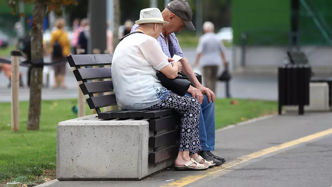 Ce se întâmplă cu pensionarii care au primit talonul cu venitul pe luna august 2024, deși au decizii de recalculare. Anunțul Casei de Pensii