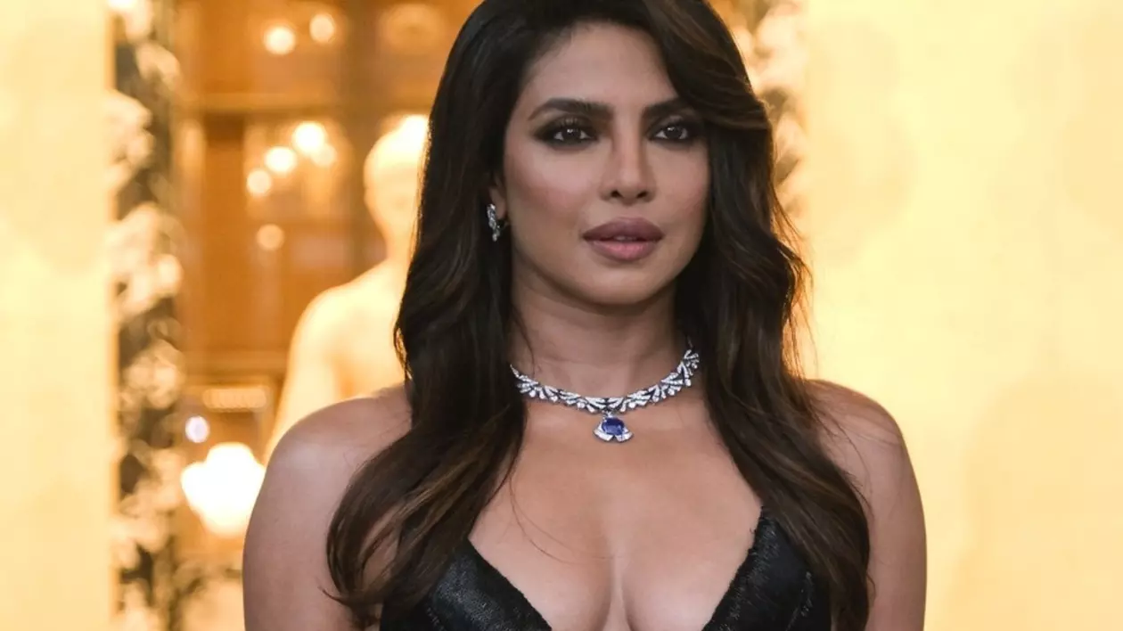 Imagini cu Priyanka Chopra în costum de baie la 42 de ani. Se bucură de vacanța de lux cu soțul în sudul Franței