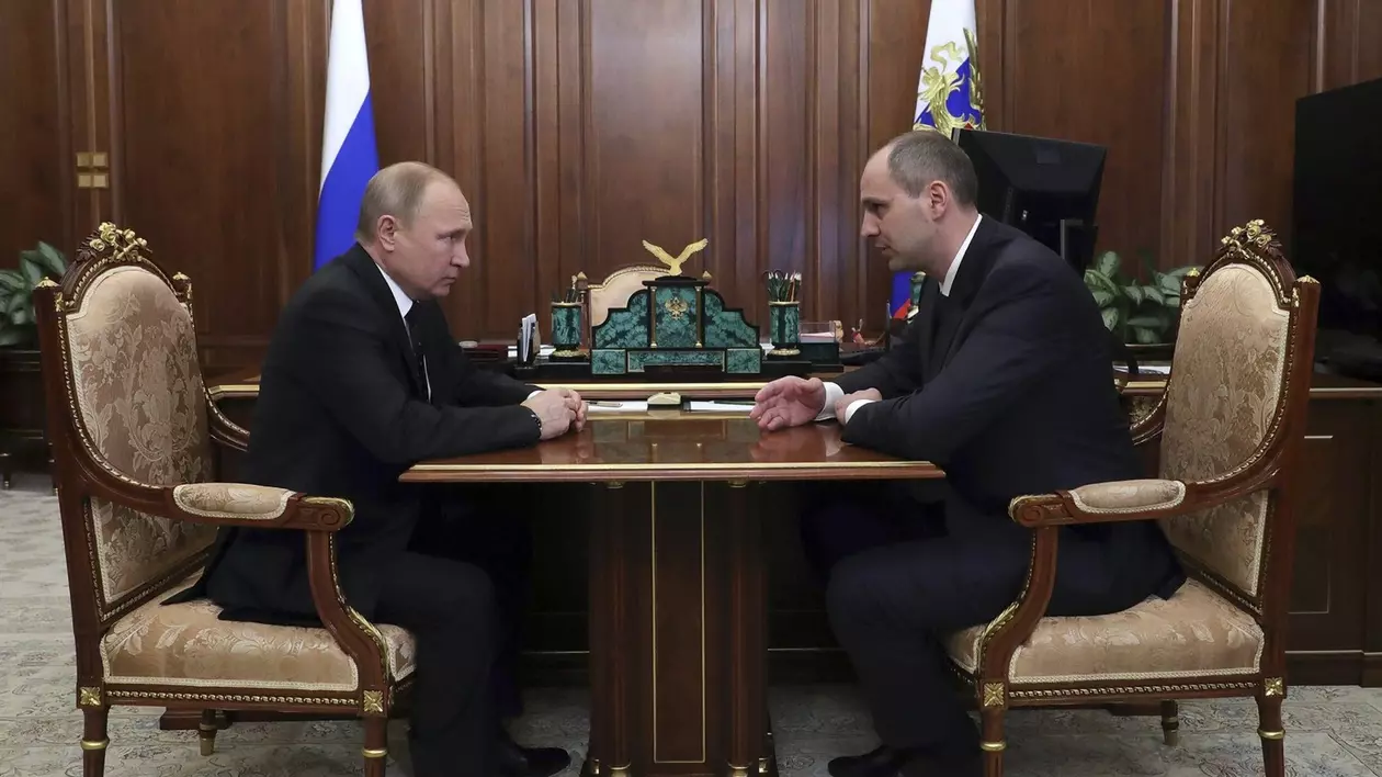 Fiul guvernatorului regiunii ruse Orenburg a plecat în America, să joace hochei profesionist. Tatăl lui, loial lui Putin, este pe lista de sancțiuni a SUA