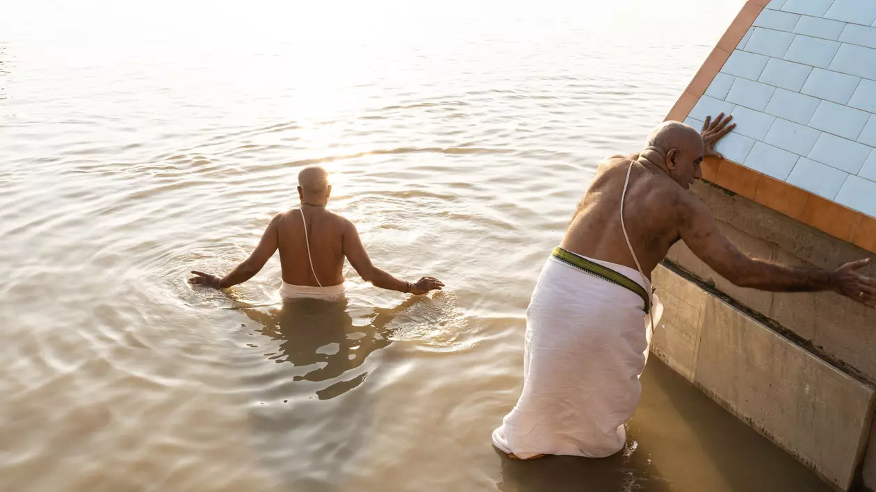 Un oficial indian s-a înecat în Gange, din cauză că salvatorii au refuzat să intervină înainte să fie plătiți