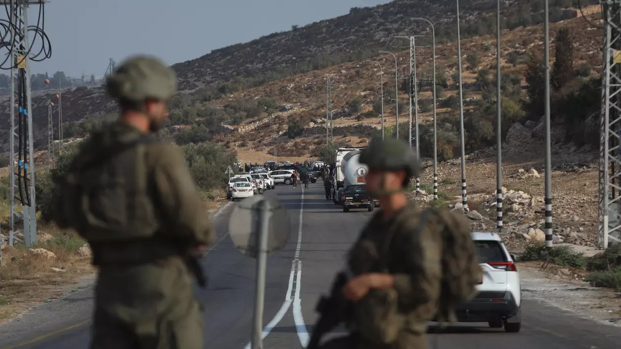 Trei poliţişti israelieni, ucişi într-un „atac armat” în sudul Cisiordaniei ocupate. „În loc să eliberăm teroriştii, trebuie să le tragem un glonţ în cap”