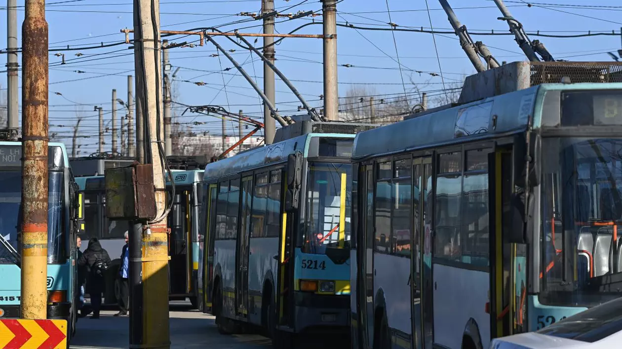 Numărul de autobuze, troleibuze şi tramvaie va fi mărit odată cu începerea anului şcolar