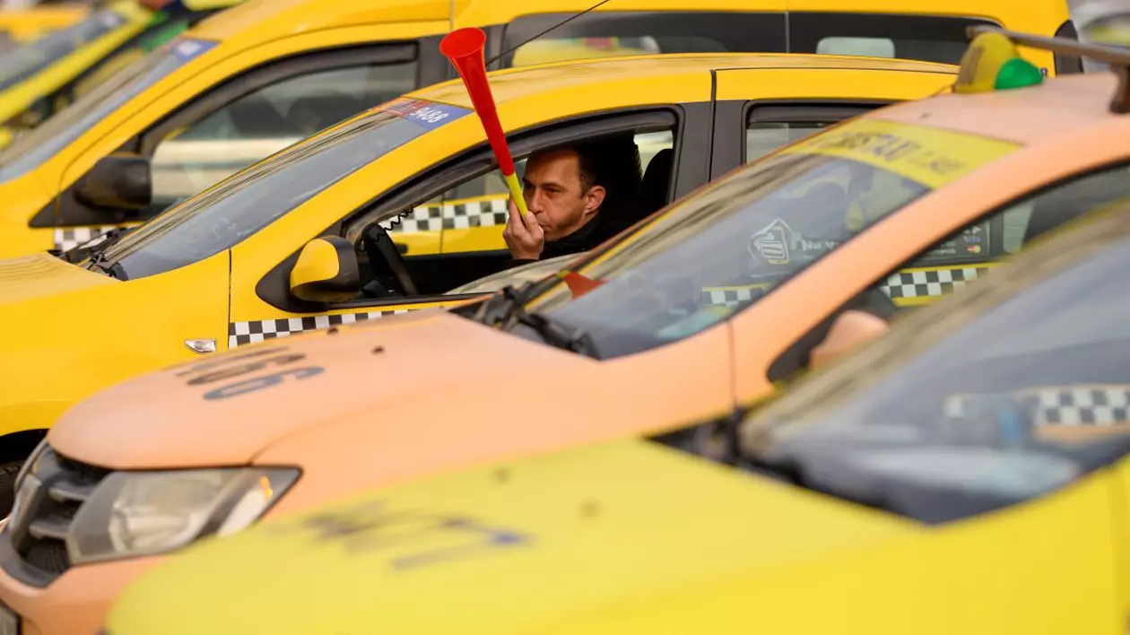 Pasager din Cluj, după experiența cu taximetriștii pe care i-a găsit la aeroport: „O mizerie de oraș”