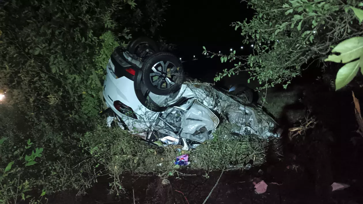 Doi morți într-un accident între un BMW și un Duster, la Orlești, în Vâlcea | VIDEO
