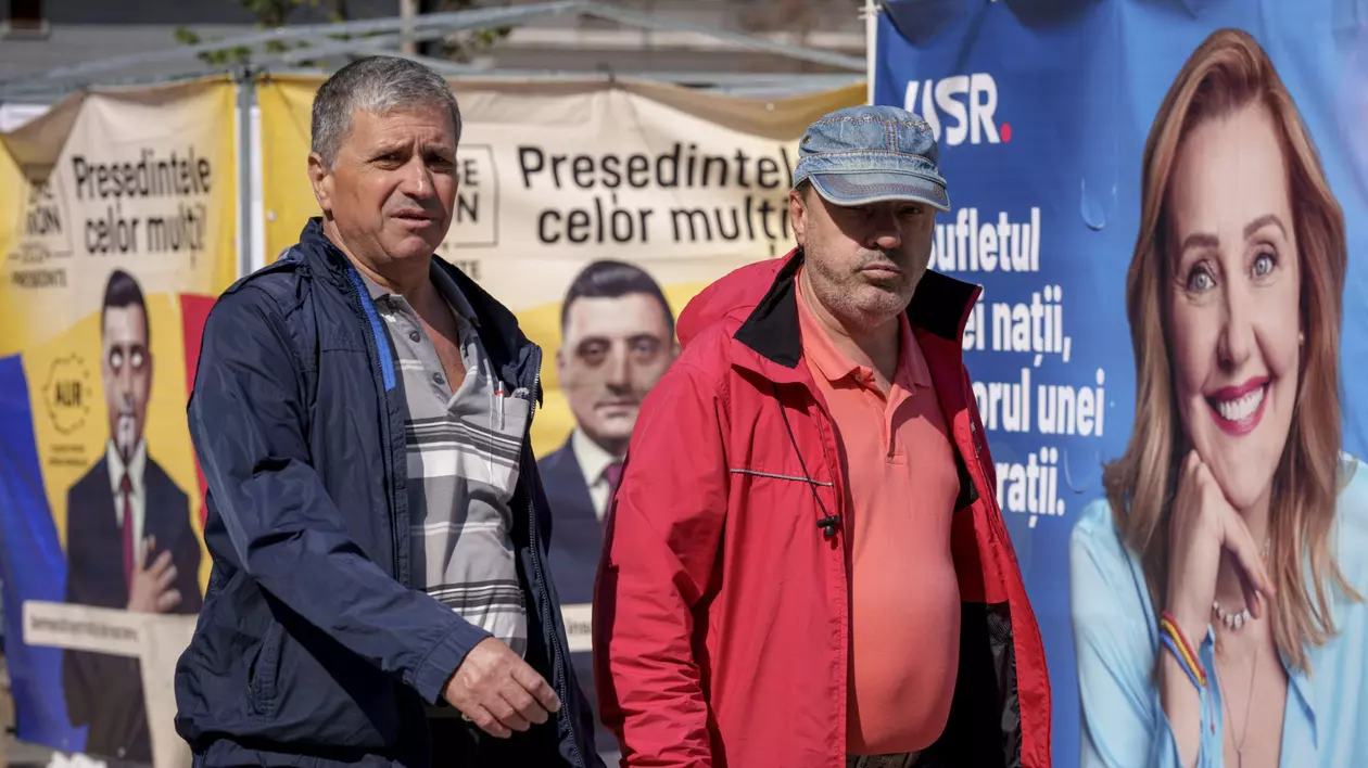 Dilema cetățeanului în campania electorală: stau cu ochii ca pe butelie pe candidați sau îi ocolesc ca pe ciumați?