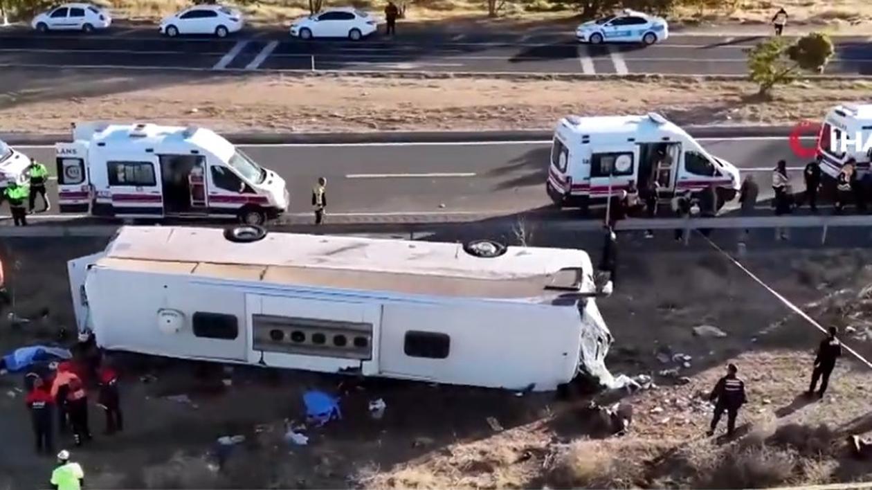 Autocarul s-a răsturnat pe autostrada Aksaray-Ankara Captură YouTube