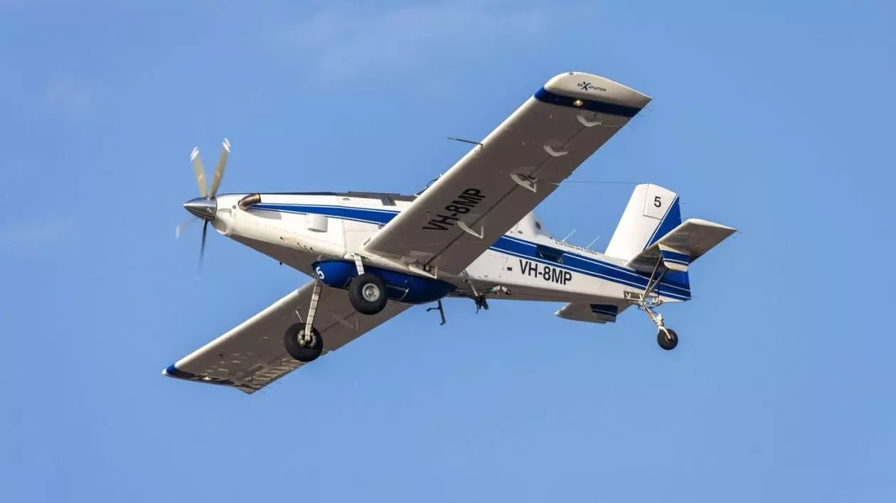 Un avion cu elice în timpul unui zbor