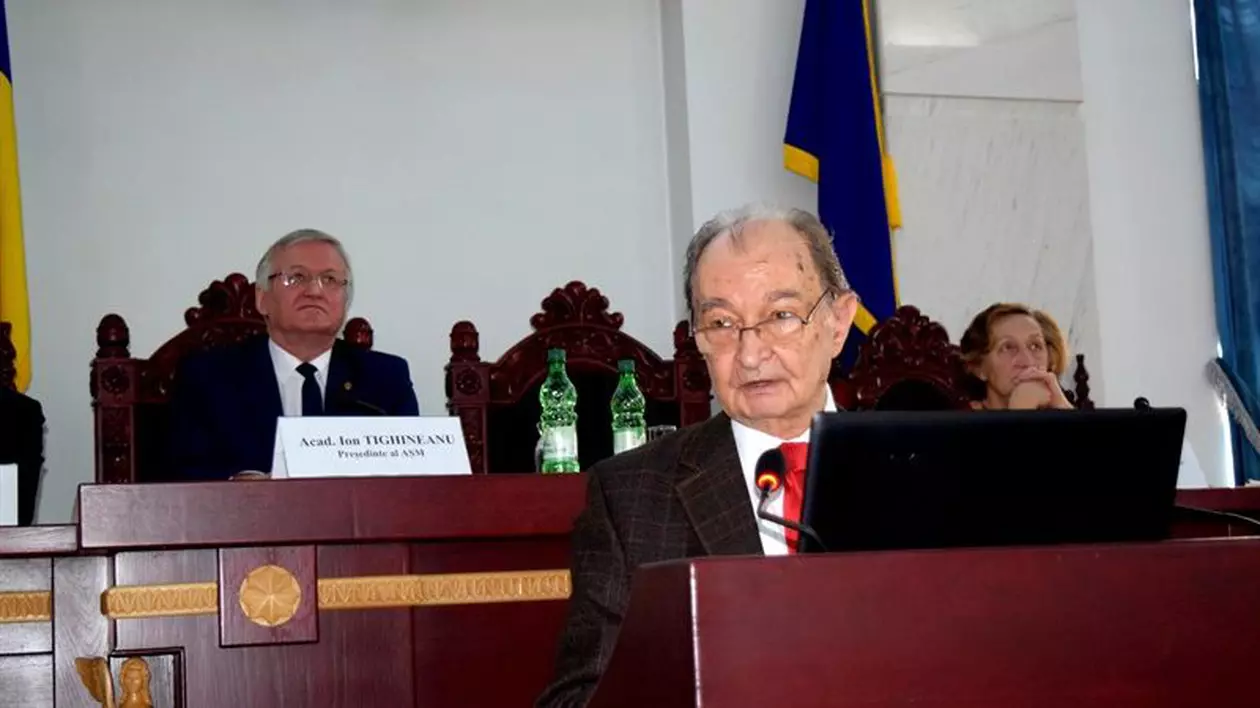 Bogdan Simionescu, vicepreşedintele Academiei Române, a murit la 76 de ani. A predat la reputate universităţi din lume