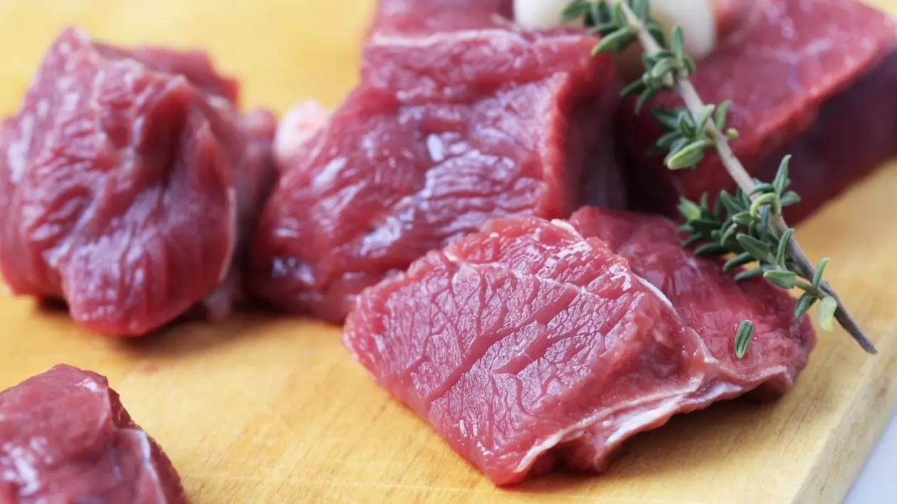 Carnea de porc se scumpește de luna viitoare: „Vom importa masiv din cauza pestei porcine”