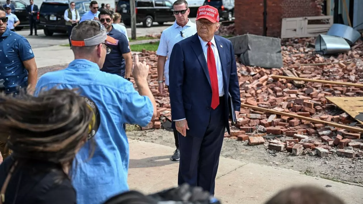Donald Trump, vizită în statul Georgia, după ce a fost devastat de uraganul Helene. Atacuri la adresa lui Biden