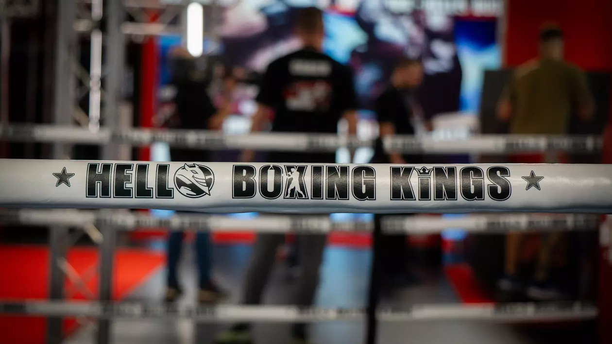 Începe spectacolul live HELL Boxing Kings, cu campioni și staruri în ring!