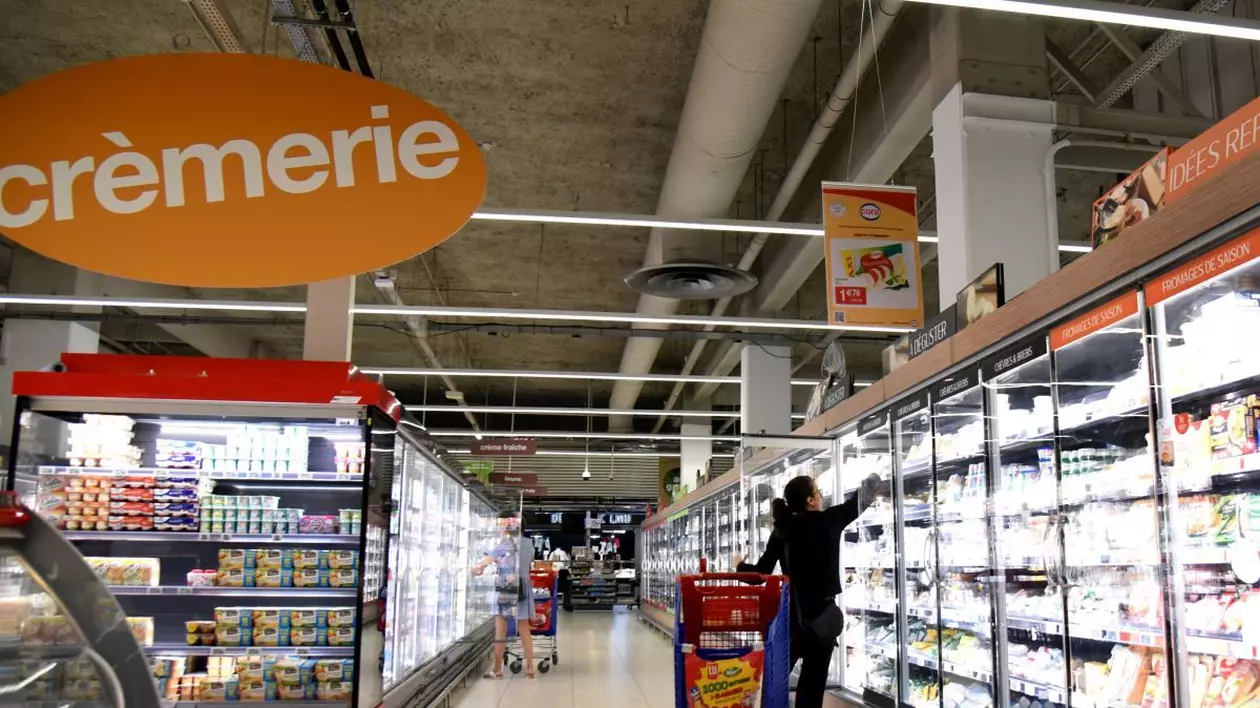 Un cunoscut hypermarket a inițiat o anchetă după ce angajații din Arabia Saudită s-au plâns că sunt obligați să lucreze dublu față de normal