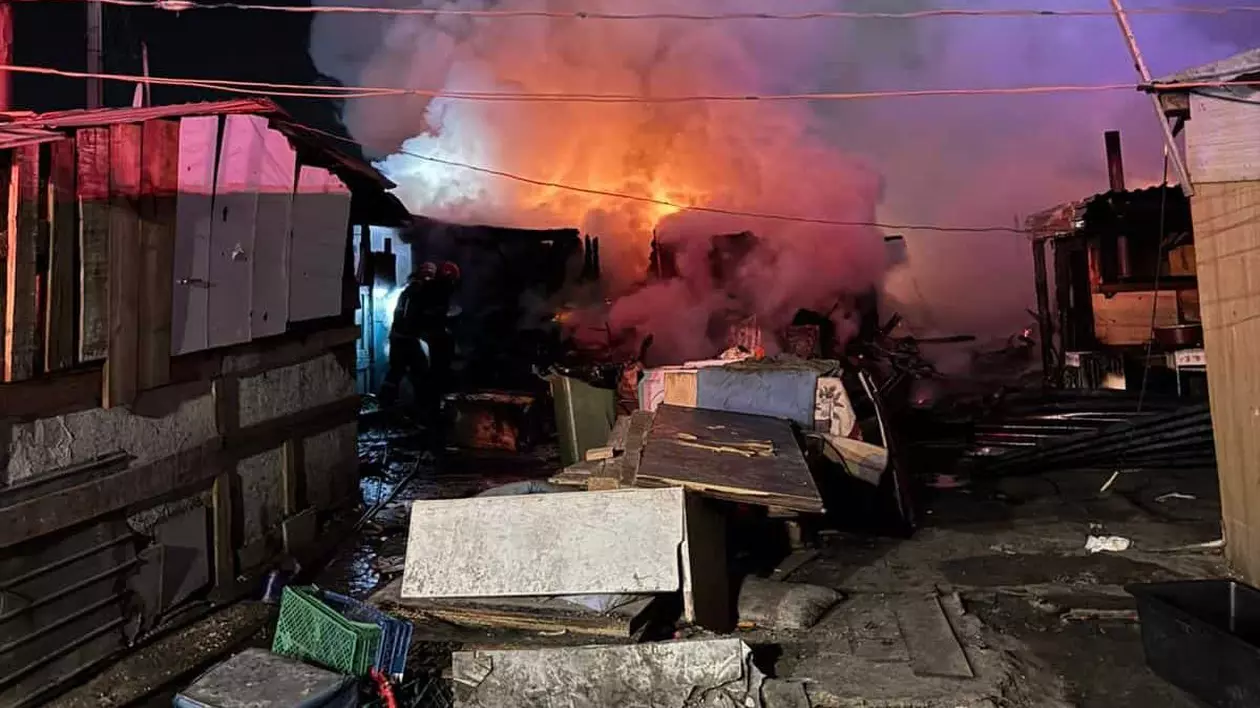 Incendiu în Cluj-Napoca, la o locuință improvizată.