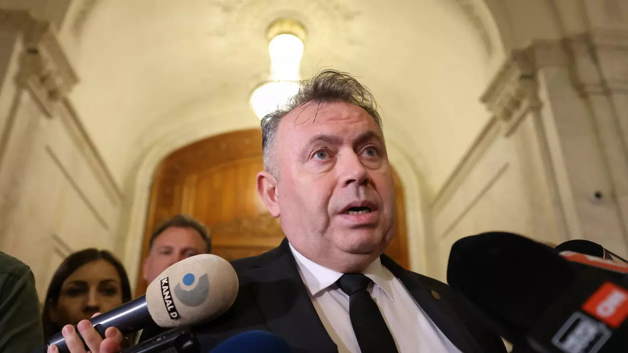 Procurorii DNA au găsit o găină în biroul lui Nelu Tătaru de la spitalul din Huși