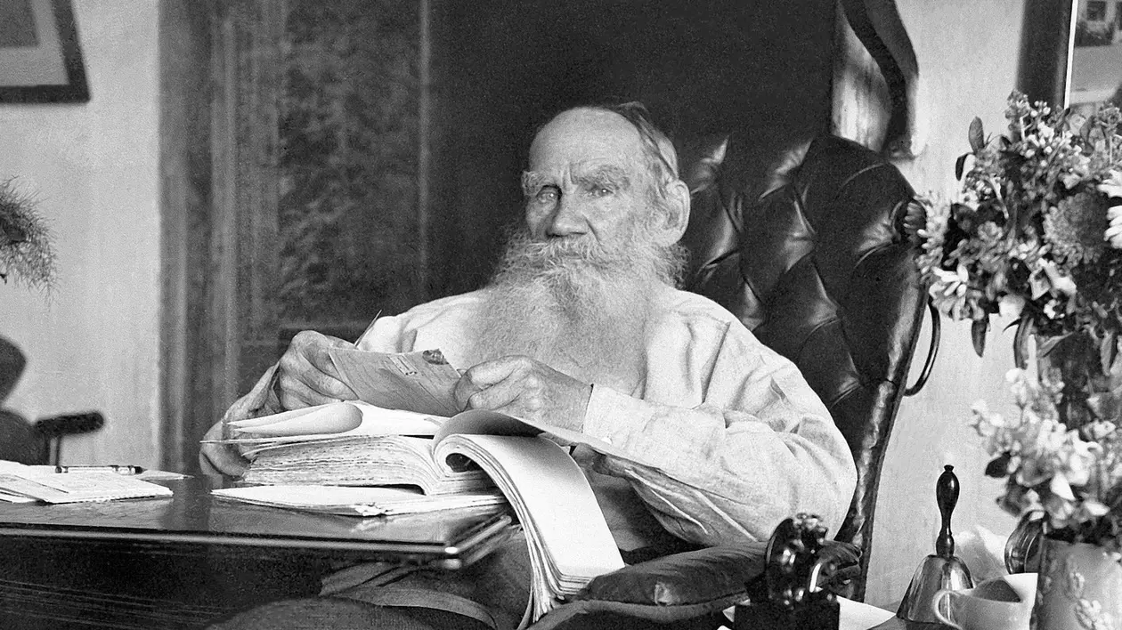 „Tolstoi se răsucește în mormânt”. Strănepotul scriitorului rus, scandalizat că Vladimir Putin a creat un „premiu pentru pace” cu numele bunicului său