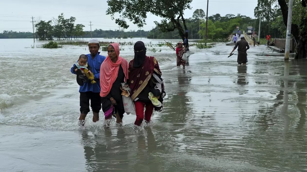 India se pregătește pentru ciclonul Dana. 100.000 de persoane de pe coasta de est, în curs de evacuare