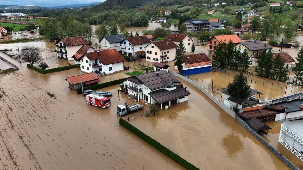 Ciclonul Cassandra a adus inundații devastatoare și a făcut 16 morți, în Bosnia