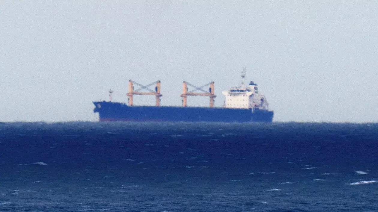 O navă avariată încărcată cu mii de tone de îngrășământ explozibil din Rusia plutește în derivă în nordul Europei și nu e primită în niciun port: „Megabombă plutitoare”