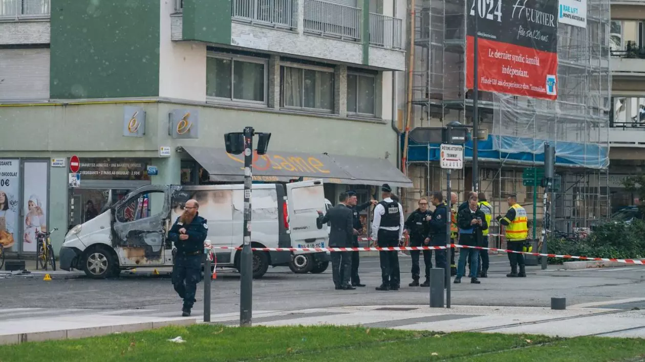 O mașină blindată a fost atacată în plină zi, cu tiruri de Kalașnikov, în centrul orașului francez Grenoble
