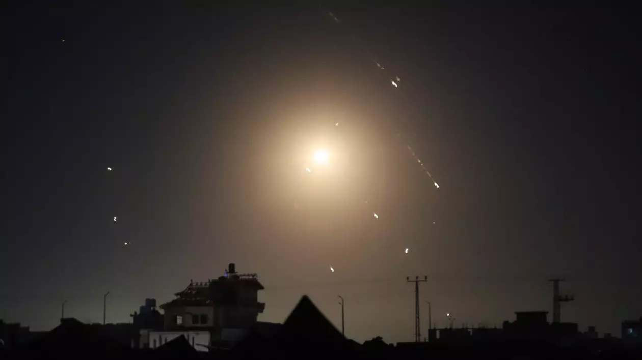 Atacul iranian, văzut din Gaza Foto: Profimedia