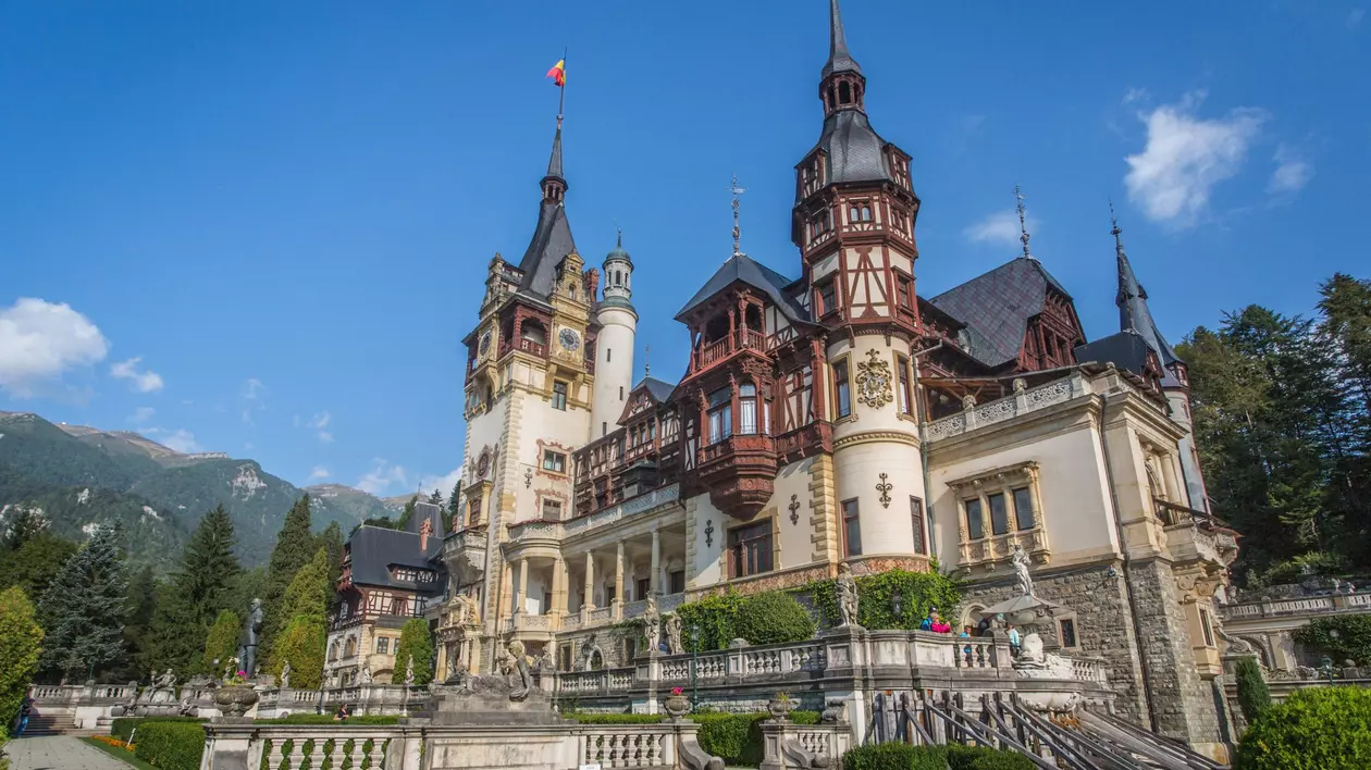 Hoție la Castelul Peleș. Casa Regală și statul român, furați de rețeaua angajaților prin metoda biletelor revândute
