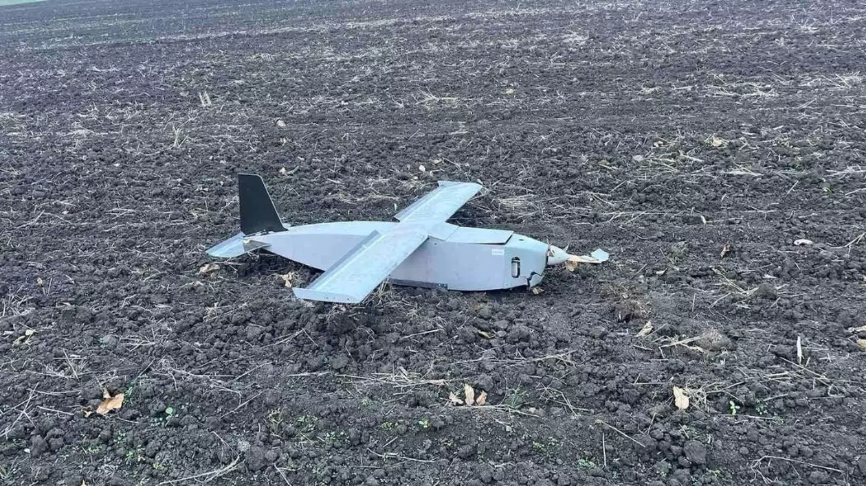 Dronă găsită pe un câmp din raionul Rîșcani Foto: newsmaker.md
