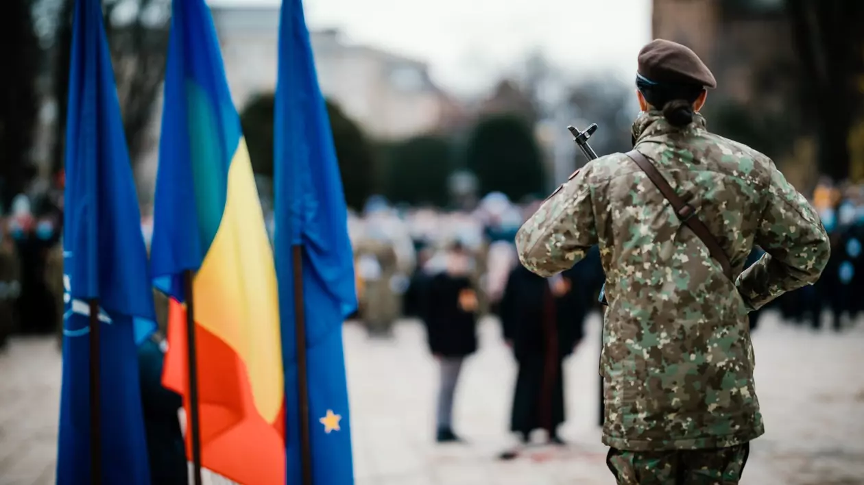 Femeie îmbrăcată în uniformă militară.
