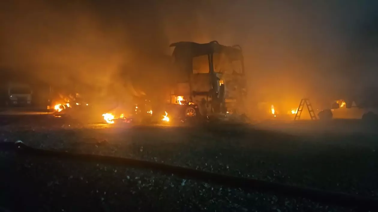 Incendiu în 2 Mai, județul Constanța. Mai multe cisterne au luat foc
