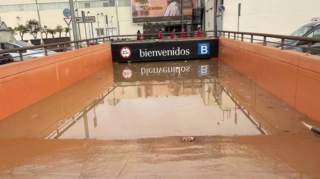 Intrarea în parcarea centrului comercial Bonaire din Valencia.