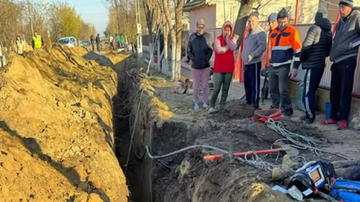 Două persoane au fost prinse sub un mal de pământ la Movila Miresii, județul Brăila. Una a murit, iar cealaltă este inconștientă