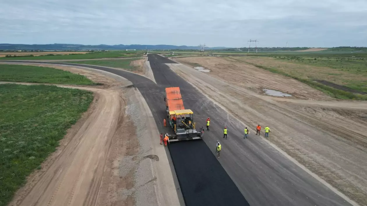 Muncitori români întorși în țară după 15 ani, ca să construiască autostrăzi: „Ne plătește mai bine ca-n Italia”