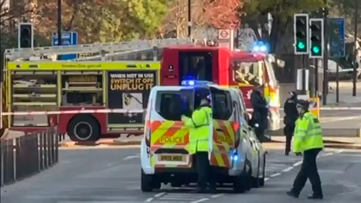Un colet suspect a fost detonat în fața ambasadei americane din Londra