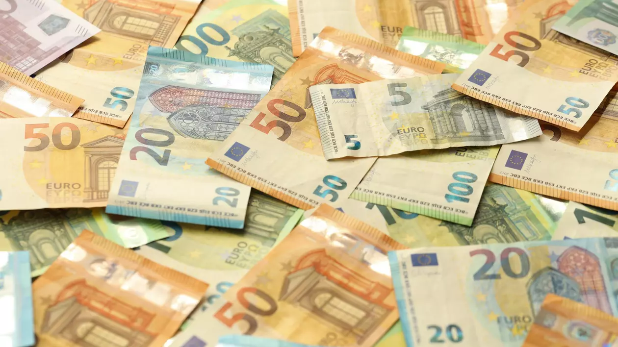 Rezervele valutare BNR au scăzut în octombrie din cauza datoriilor Sursă: Profimedia