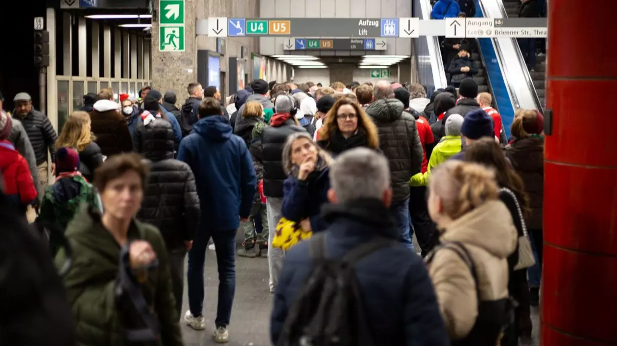 Stație de metrou din Munchen plină de oameni după un meci al lui Bayern