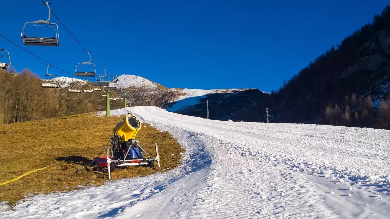 tunuri pentru zapada artificiala pârtie de schi