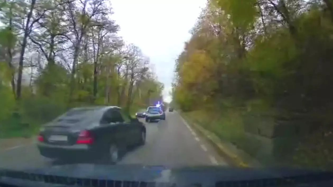 Șofer din Suceava, sancționat pentru urmărirea unei mașini de poliție în misiune