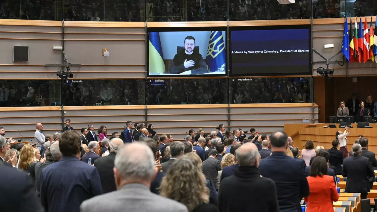 Volodimir Zelenski se adresează Parlamentului European la 1.000 de zile de la declanșarea invaziei ruse în Ucraina Foto: Profimedia