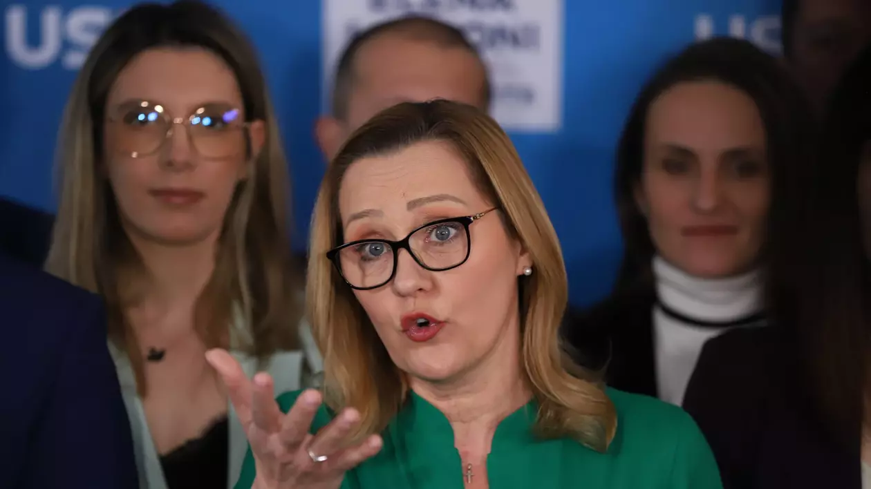 Elena Lasconi, președinta USR, la conferință de presă