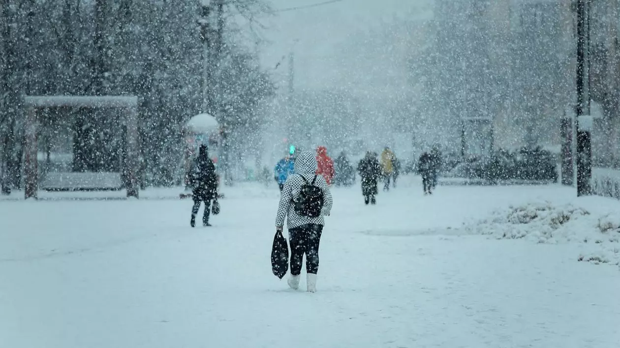 Avertizare meteo de viscol și polei. Cod galben și portocaliu în peste jumătate din țară, inclusiv București
